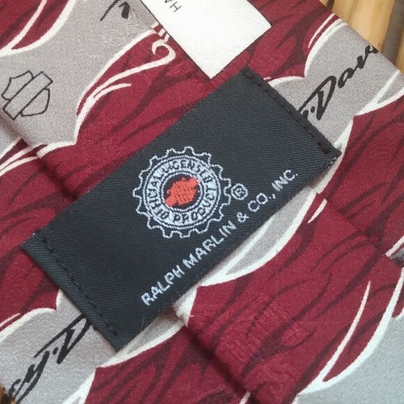 EUC RALPH MARLIN Harley Davidson 2005 Red, Gray & White Pinstripe 100% Silk Tie - Picture 7 of 8